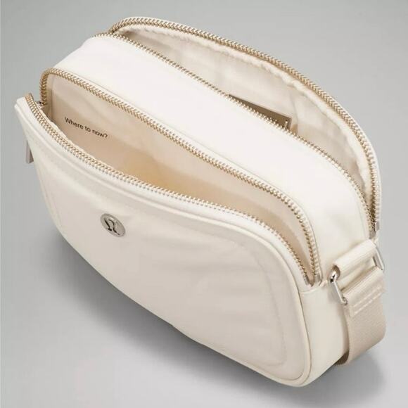 Lululemon Athletica Crossbody Camera Bag 2L Light Ivory/Bone Adjustable Strap - Picture 4 of 12